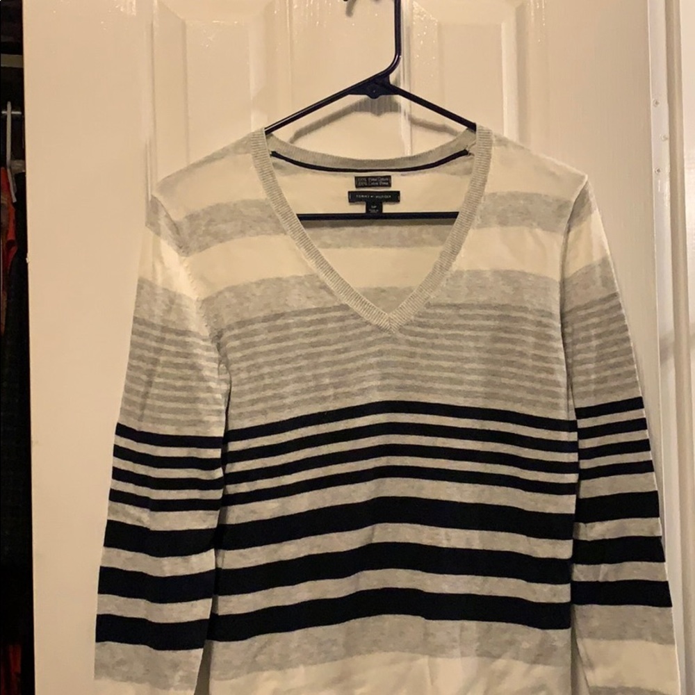 Tommy sweater